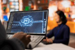 Humanos mexendo na inteligência artificial pelo computador.